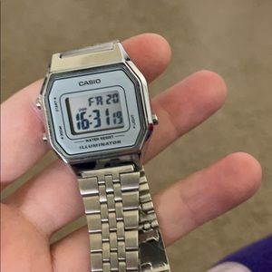 Casio LA680w watch alarm stopwatch light